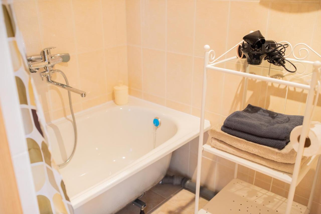 Centro Apartamentai Naujoji Akmene Exteriör bild